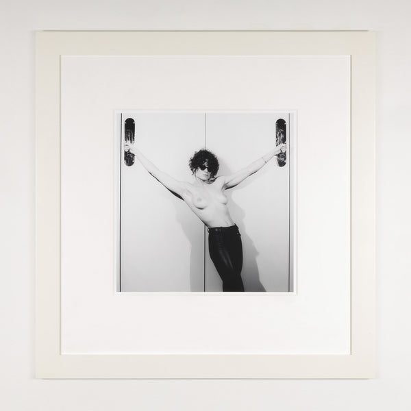 robert mapplethorpe lisa lyon 1982 2009 1980s photographer iconic american photography artist black and white studio shot strength female empowerment female bodybuilder muse