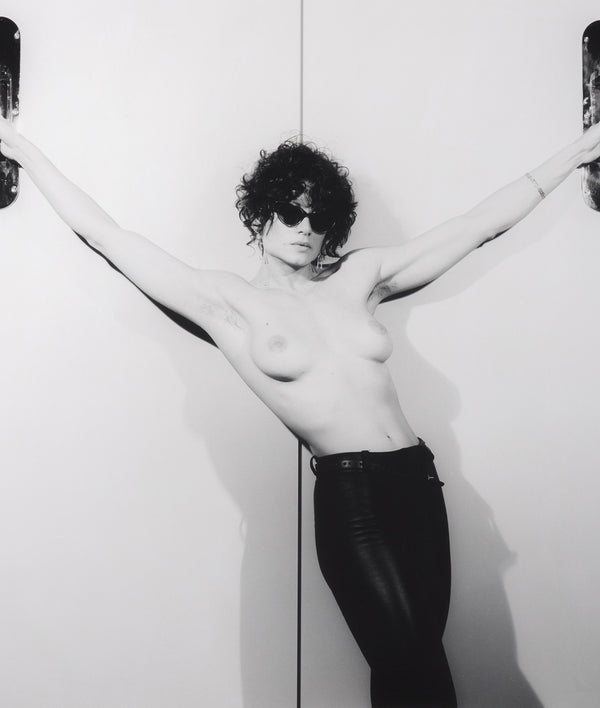 robert mapplethorpe lisa lyon 1982 2009 1980s photographer iconic american photography artist black and white studio shot strength female empowerment female bodybuilder muse