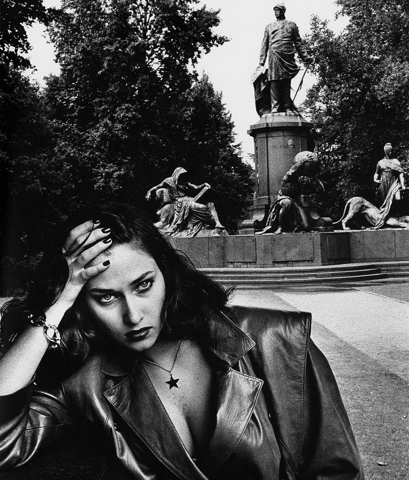 HELMUT NEWTON, 