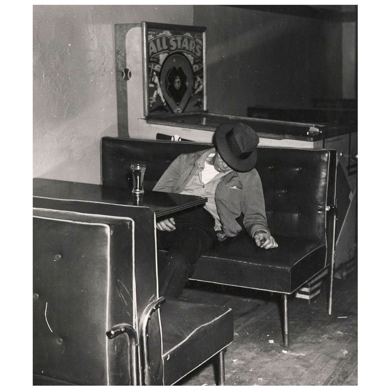 Weegee photography Caviar20 man drunk 1940