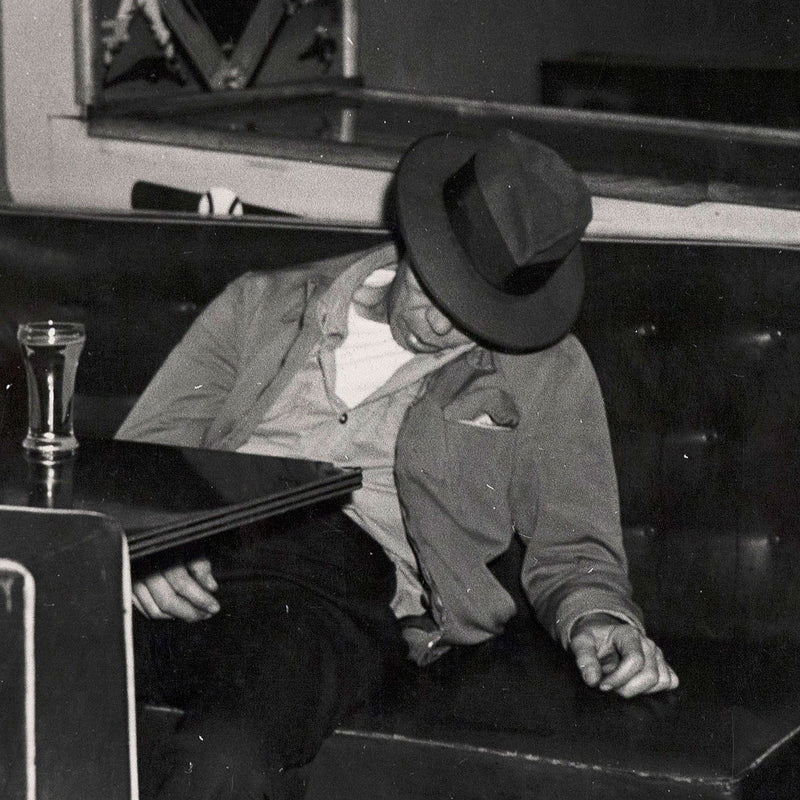 Weegee photography Caviar20 man drunk 1940
