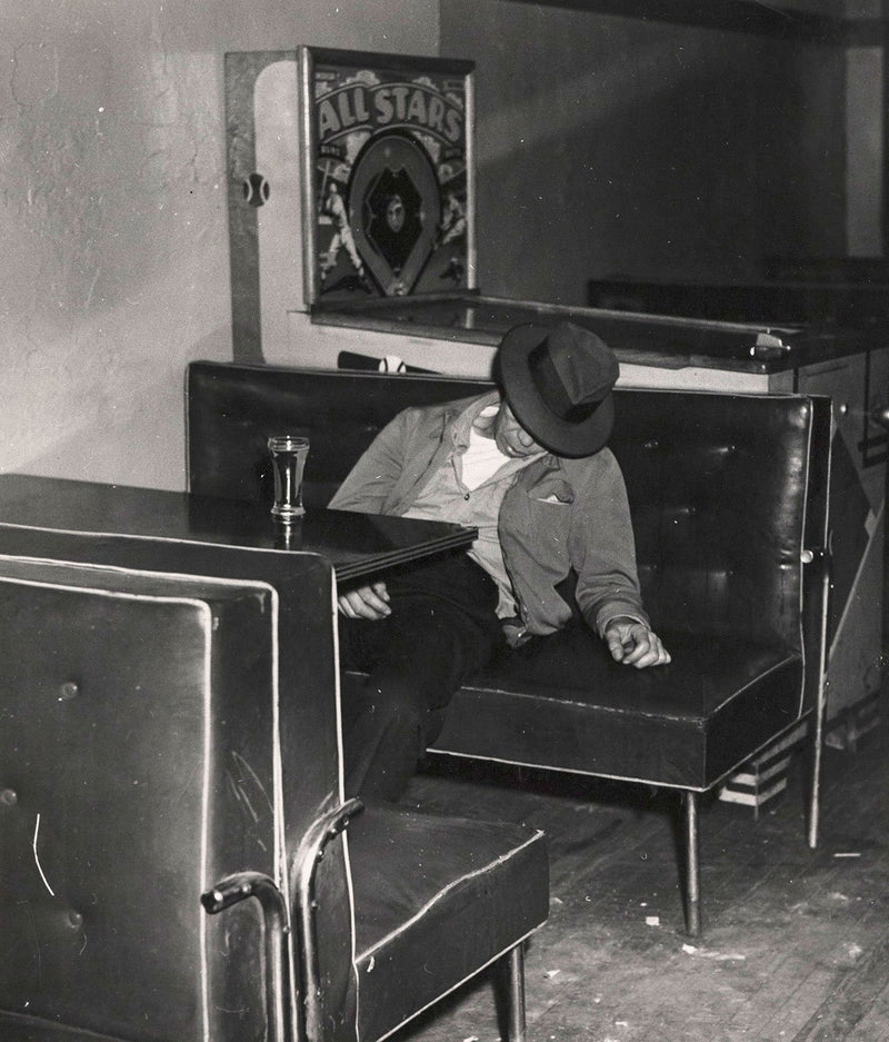 Weegee photography Caviar20 man drunk 1940