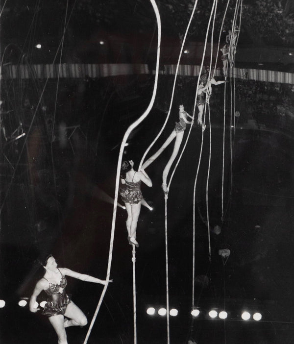 Weegee, Tightrope Ladies, Photo, 1950, Caviar20